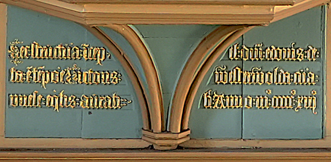 Inschrift an der Orgelempore